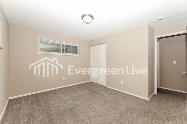 Building Photo - 5619 Shady Oak St