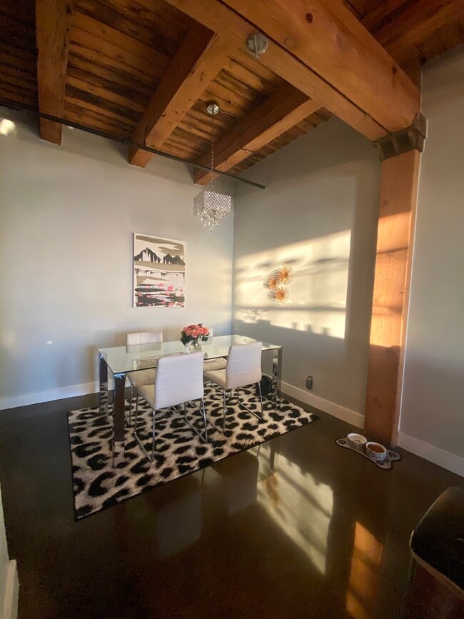 Building Photo - 6533 E Jefferson Ave