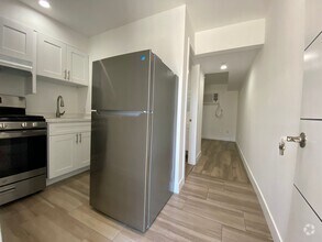 Building Photo - Chic & Private Ground-Level Studio | Priva...
