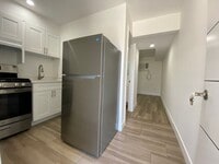Building Photo - Chic & Private Ground-Level Studio | Priva...