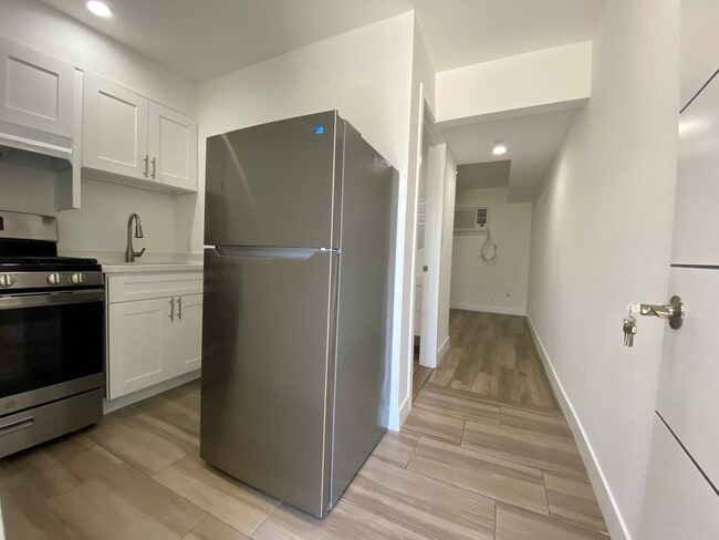 Primary Photo - Chic & Private Ground-Level Studio | Priva...