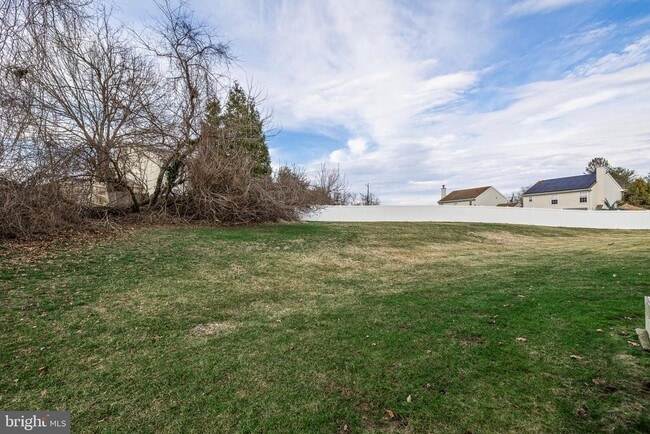 Building Photo - 26 Knoll Dr