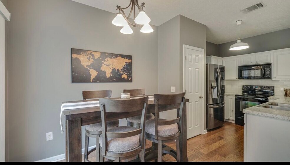 Building Photo - 8308 Oak Knoll Dr