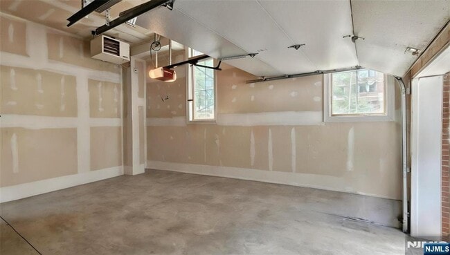 Building Photo - 1600 Kaufer Ln