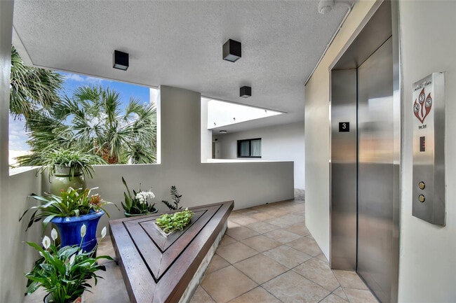 Building Photo - 4201 N Ocean Dr