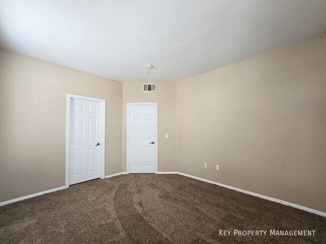 Building Photo - 5855 Valley Dr