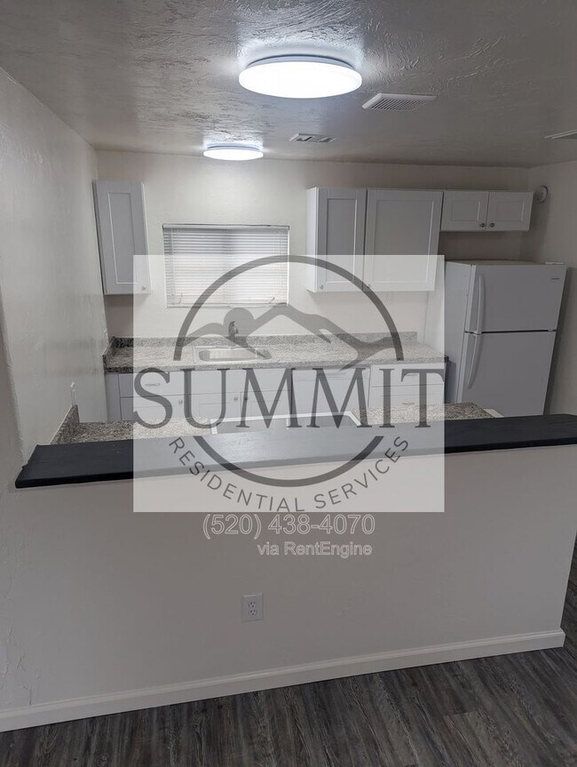 Building Photo - 272 E Calle Arizona