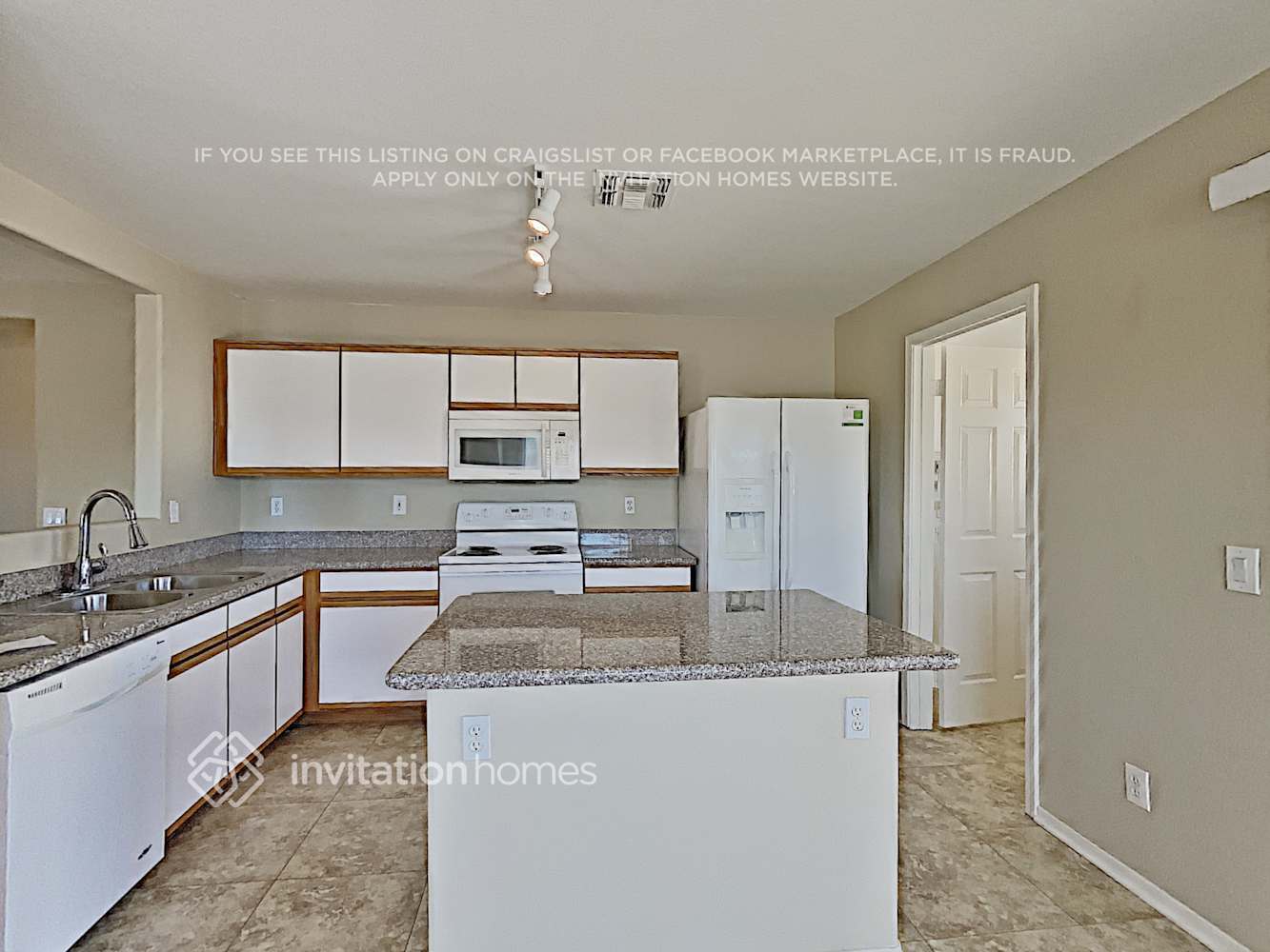 Building Photo - 11360 E Sunland Ave