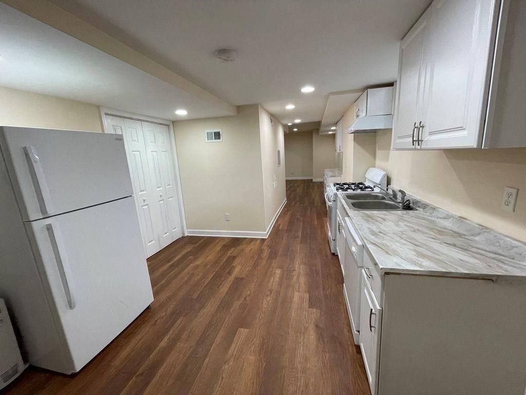 Building Photo - 2106 Pawnee Dr SE