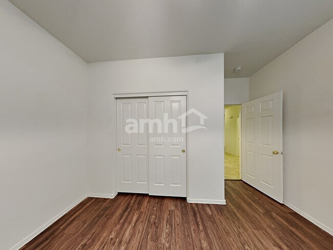 Building Photo - 15954 W Port Royale Ln