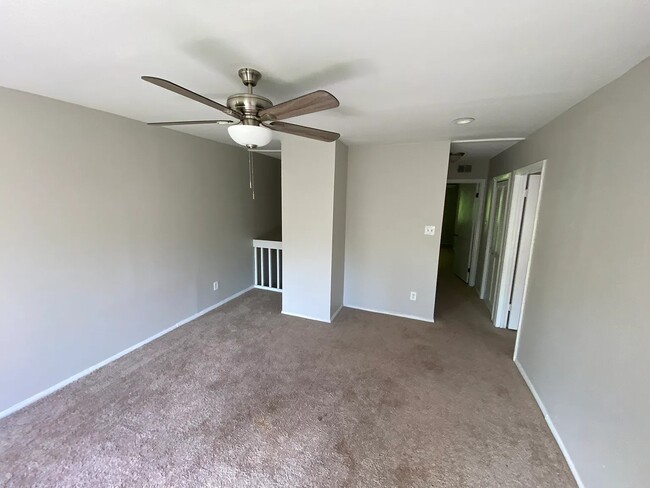 Building Photo - 128 Inglewood Way