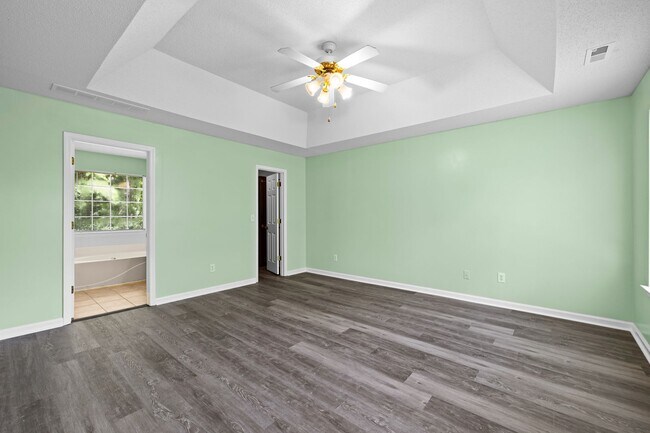 Building Photo - Updated 4BR Home in Northgate District with Huge Back Deck
