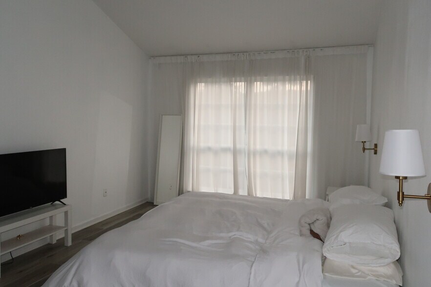 Master Bedroom - 16468 Radison Dr
