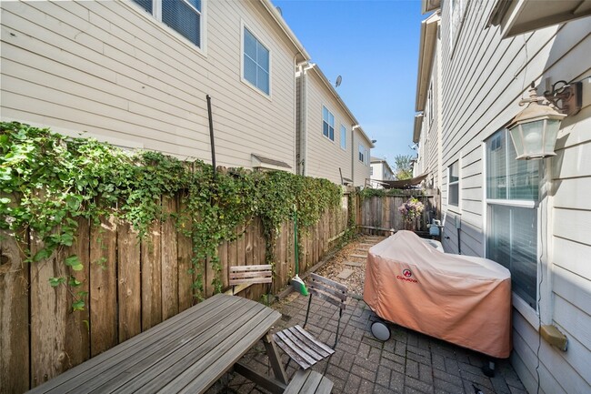 Building Photo - 911 McKinney Park Ln