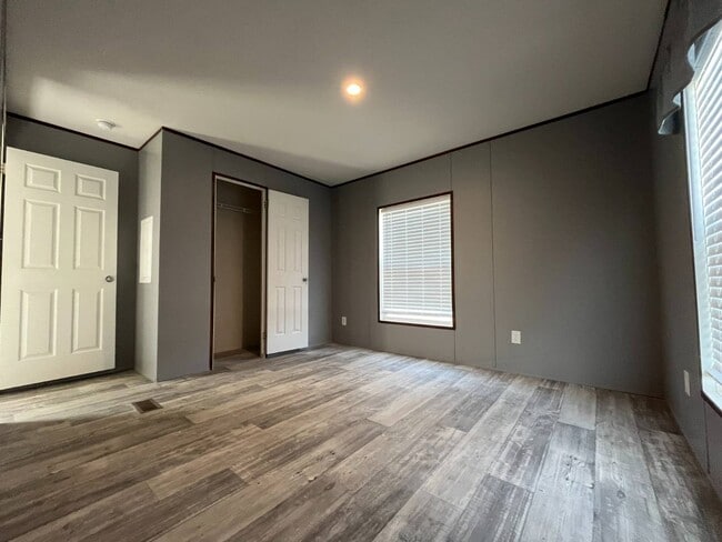 Building Photo - 3150 Plateau Dr