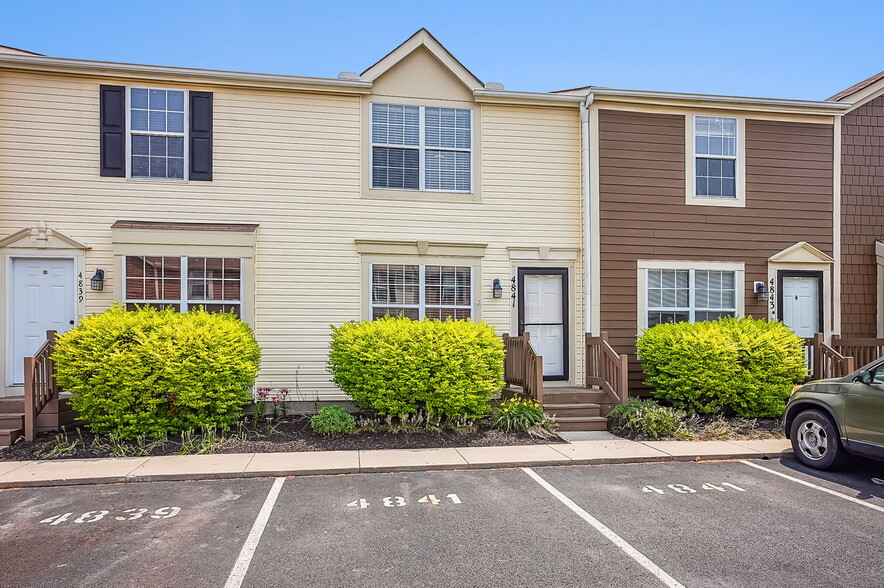 Building Photo - 4841 Stoneybrook Blvd