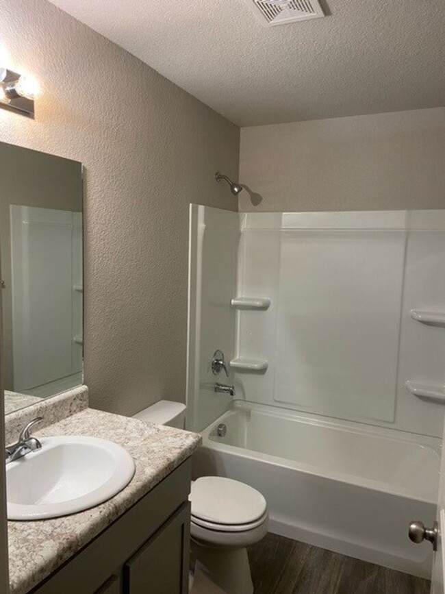 Building Photo - *Pre-leasing* Three Bedroom | Two Bath Hom...