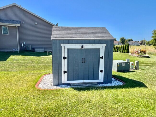 Building Photo - 4316 Sandhill Dr