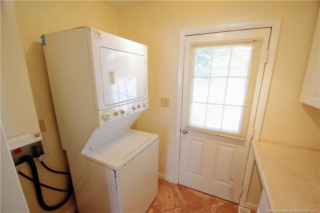 Building Photo - 206 Villa Dr