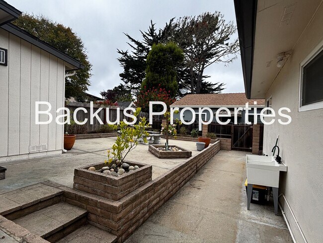 Building Photo - Wonderful three bedroom home in Monterey