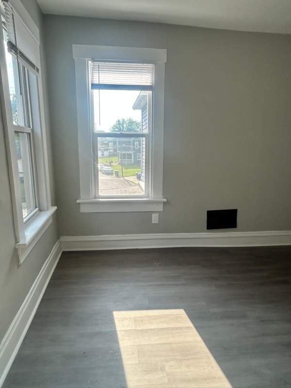 Building Photo - 358 St Clair Ave