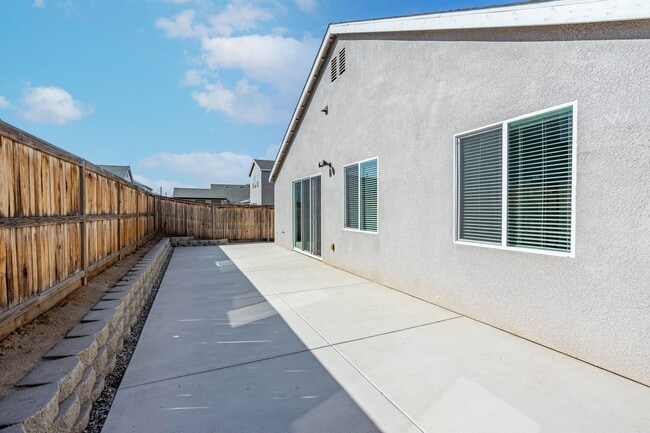 Building Photo - 3304 Trail River Ln