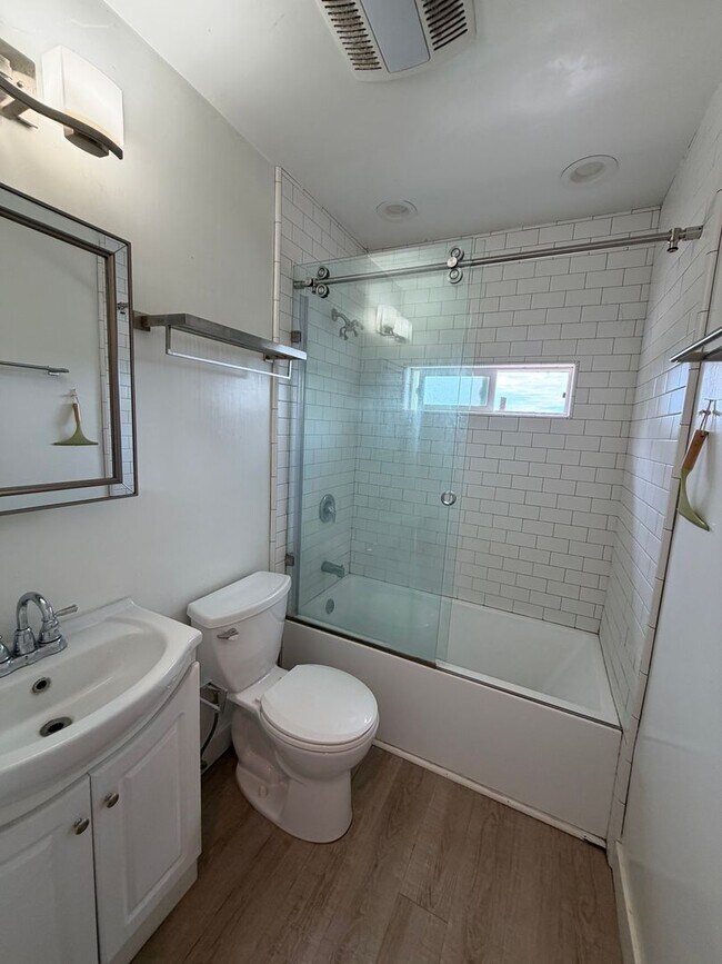 Building Photo - Coastal Living in Carpinteria