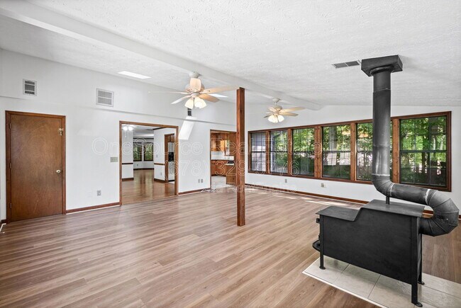 Building Photo - 195 Cross Brook Dr