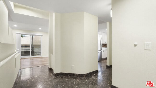 Building Photo - 420 Riverdale Dr