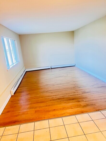 Building Photo - 655 Deepwoods Dr