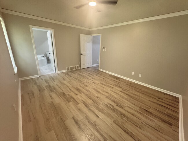Building Photo - 9040 Pepper Hollow Ct