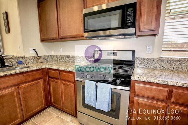 Building Photo - 734 Equinox Loop