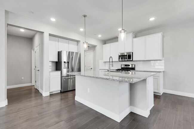 Building Photo - $2,775 - 3 Bed, 3 Bath Condo in Aurora wit...