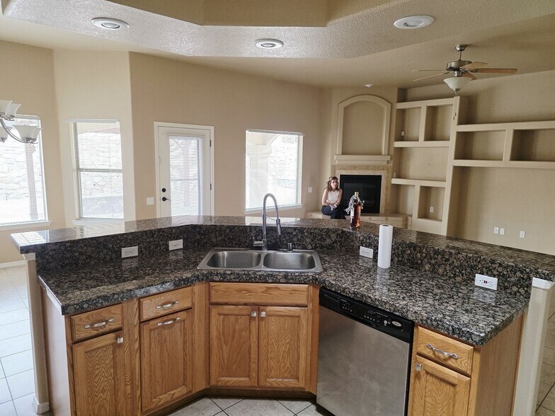 Building Photo - 5705 Ireland Dr