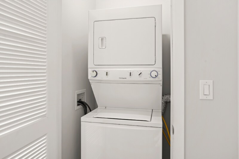 Building Photo - 217 S Halsted St