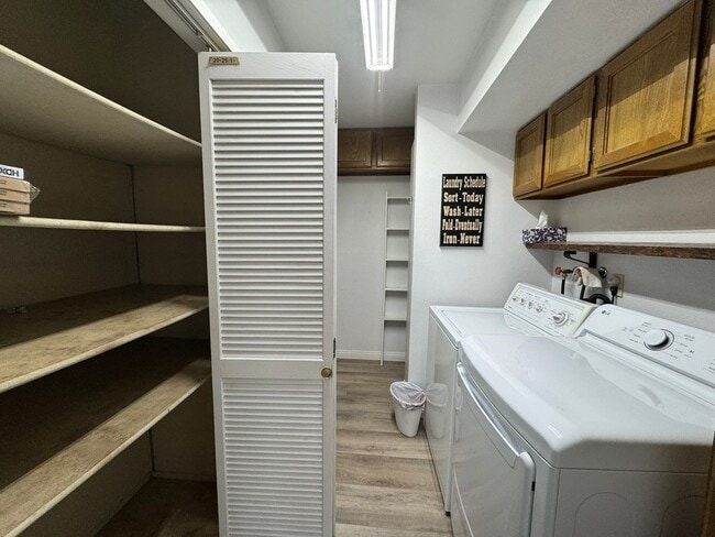 Building Photo - 3Br 3Ba House with Pool Across- RIVERFRONT with Balcony Observation Deck