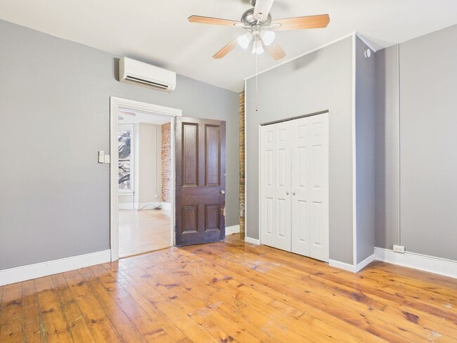 Building Photo - 1017 Green St