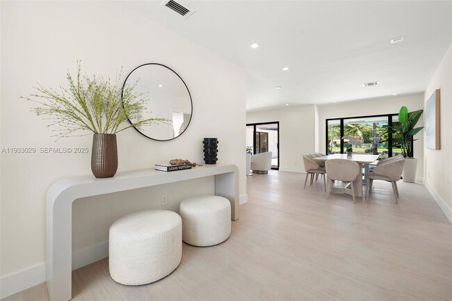 Building Photo - 10945 SW 75th Ct