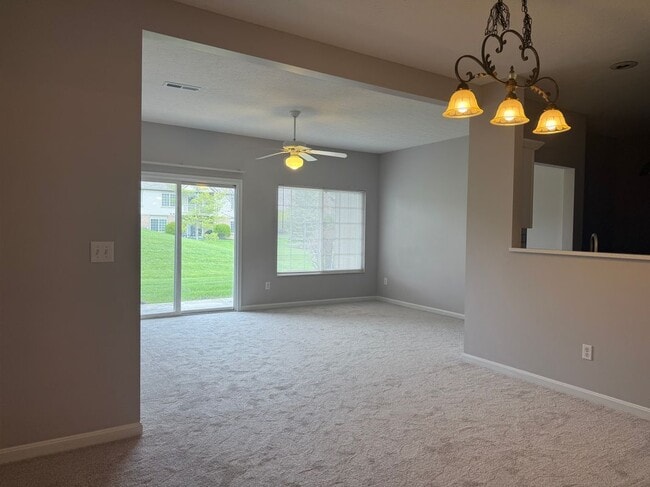 Building Photo - 5840 Bayswater