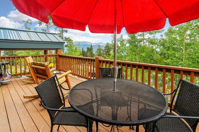 Building Photo - Year lease! Garage! Beautiful views! Great Decks!