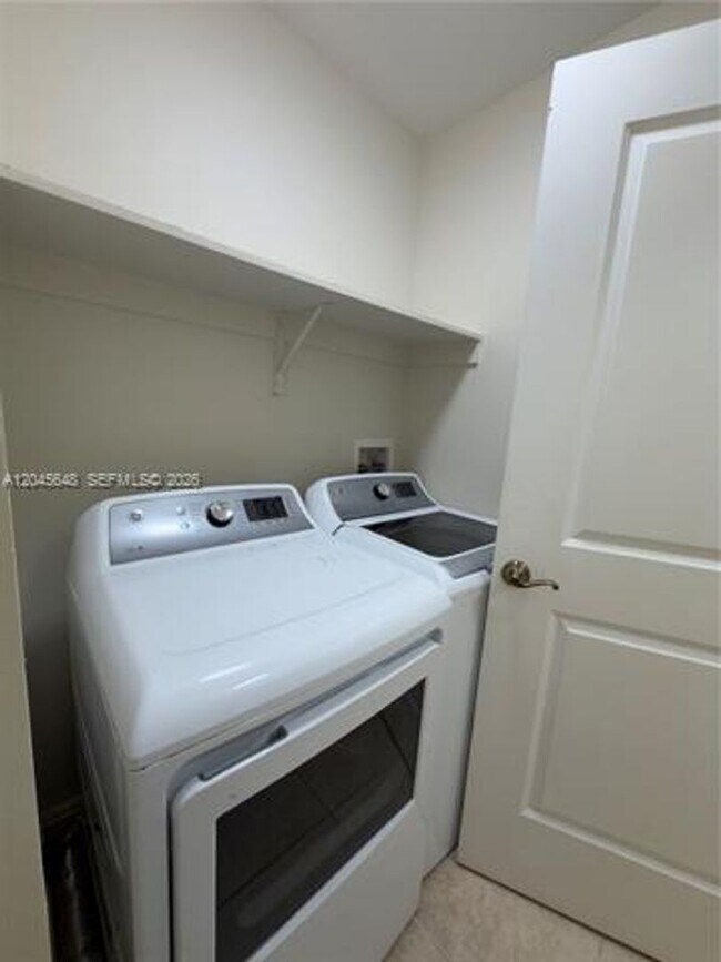 Building Photo - 16100 Emerald Estates Dr