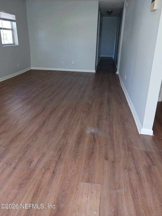 Building Photo - 865 W 27th St