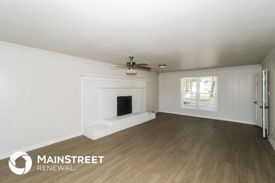 Building Photo - 109 W Pecan Valley St