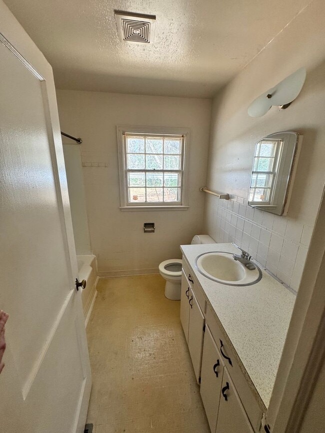 Building Photo - 2/1 House in Shelby, NC