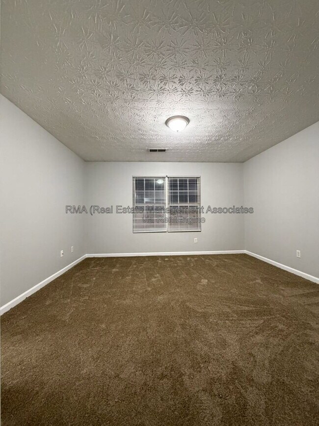 Building Photo - 1724 Carrington Dr