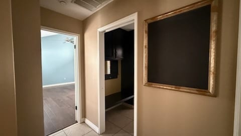 Building Photo - 9404 High Oak Dr