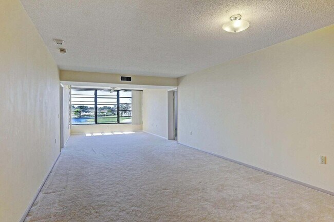 Building Photo - 3520 Whitehall Dr