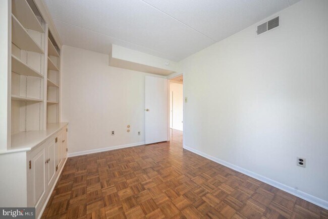 Building Photo - 260 W Montgomery Ave