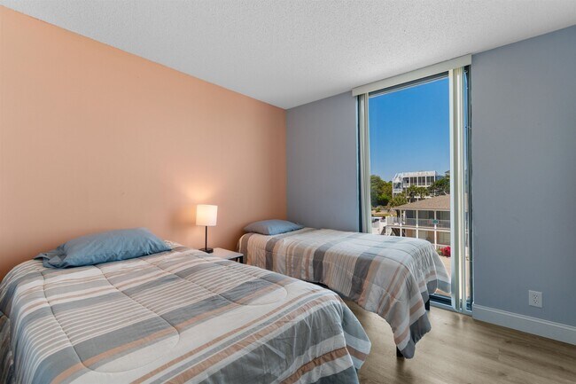 Building Photo - 1425 S Ocean Blvd