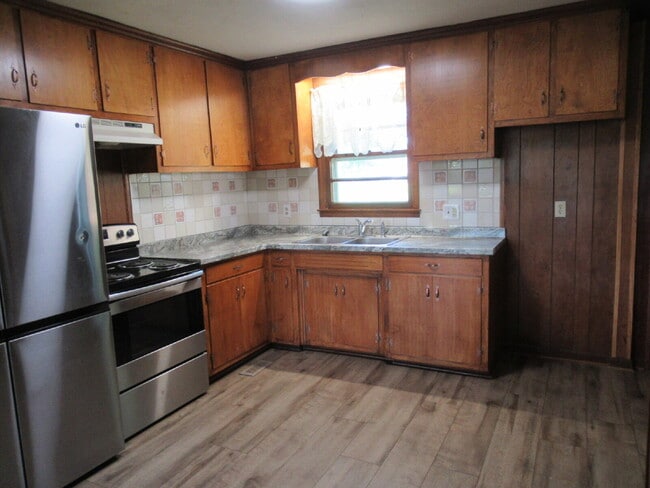 Building Photo - For Rent in the North Lincoln School Distr...
